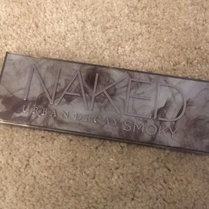 Urban Decay Makeup - UD Naked Smokey Palette Urban Decay Makeup - UD Naked Smokey Palette